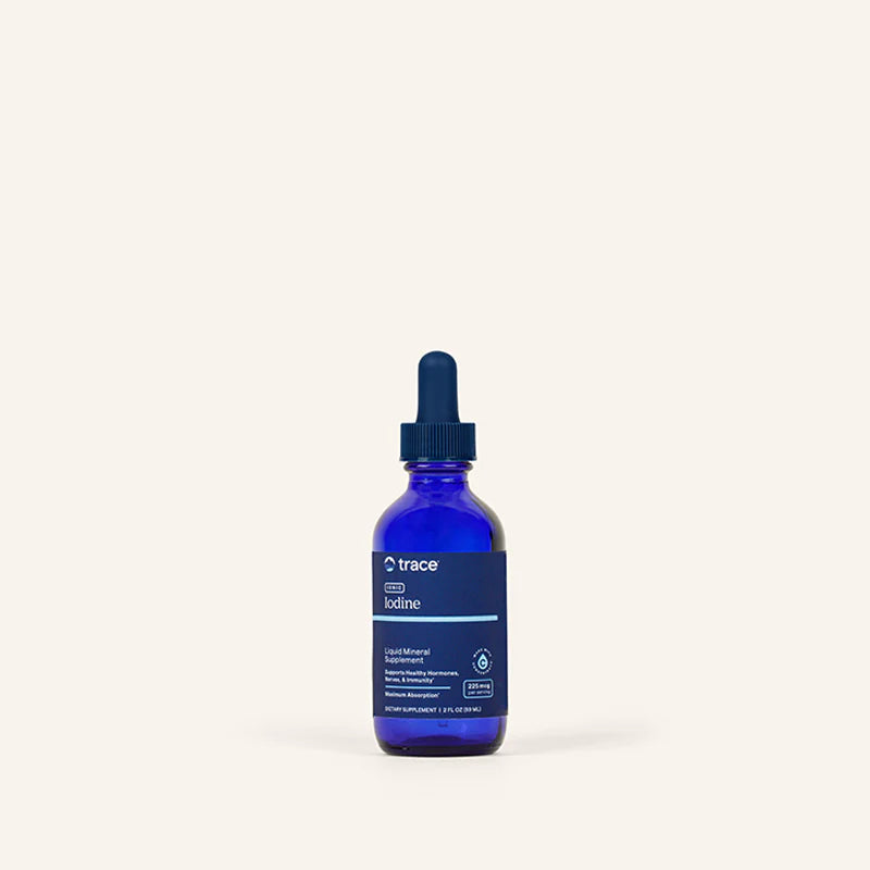 Trace Minerals joninio jodo mėlyna pakuotė šviesiame fone.