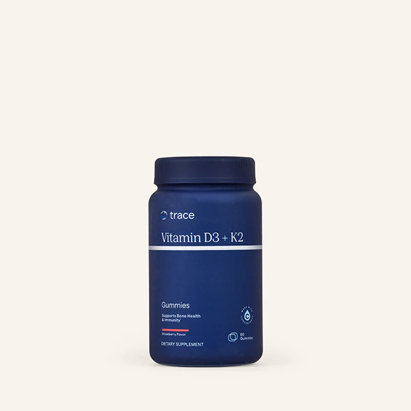 Trace Minerals vitamino D3+K2 guminukų pakuotė šviesiame fone